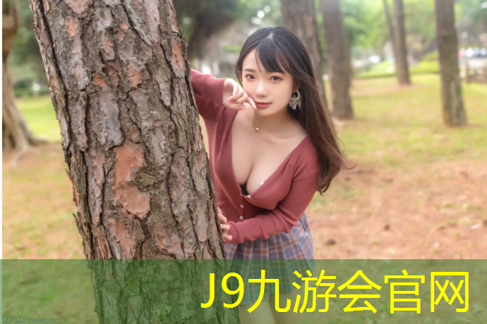 J9九游会真人游戏第一品牌：塑胶跑道撒药